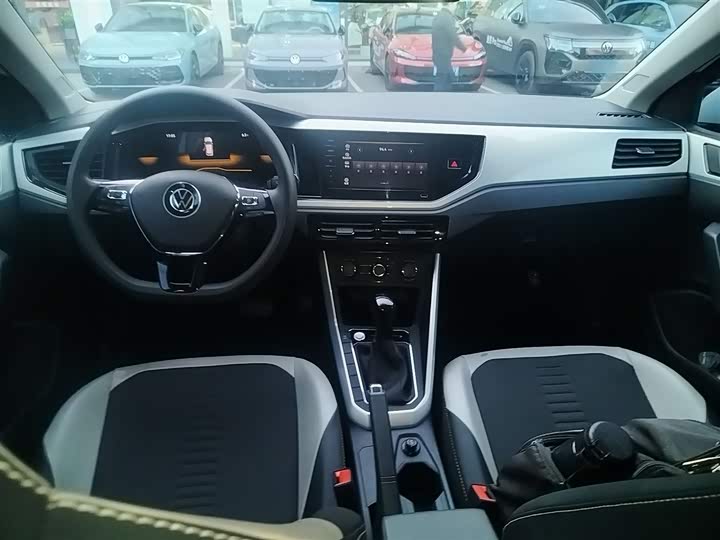 Фото 10 - Volkswagen Polo