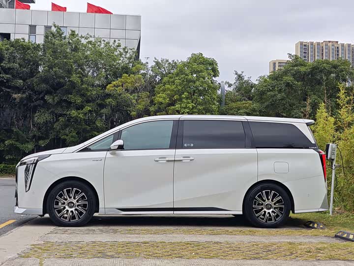 Фото 7 - GAC Trumpchi E9