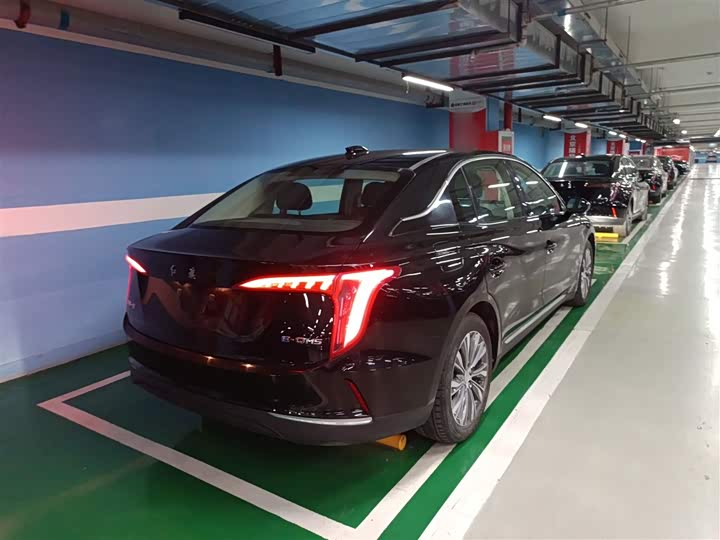 Фото 7 - Hongqi E-QM5