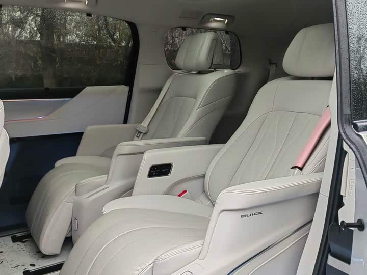 Фото 7 - Buick GL8 Hybrid