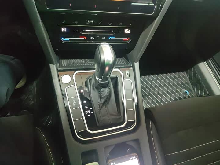 Фото 14 - Volkswagen Magotan