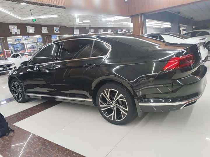 Фото 5 - Volkswagen Magotan