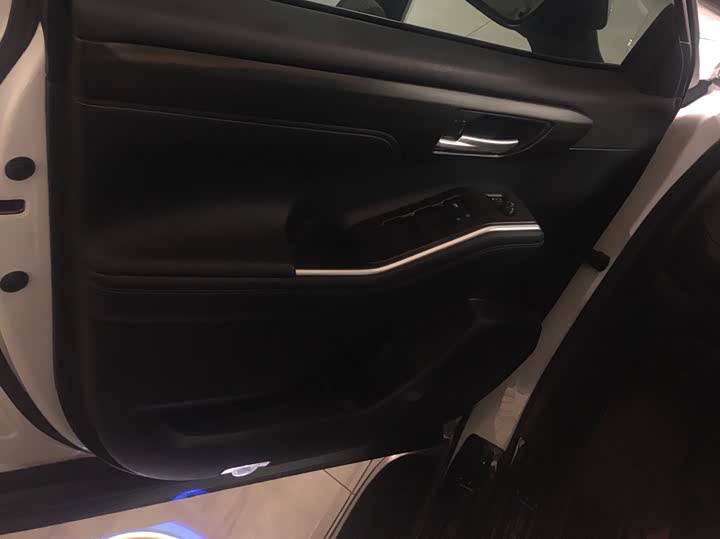 Фото 12 - Toyota Highlander