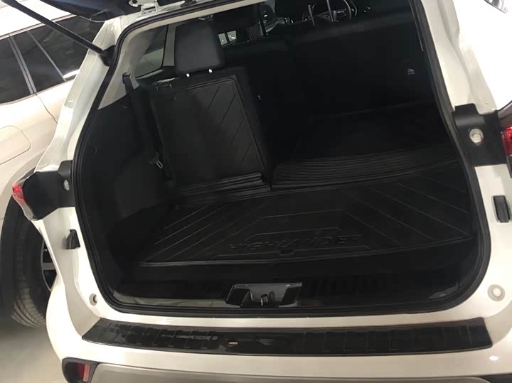 Фото 17 - Toyota Highlander