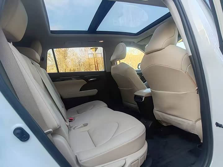 Фото 4 - Toyota Highlander