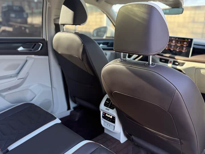 Фото 14 - Volkswagen Tayron