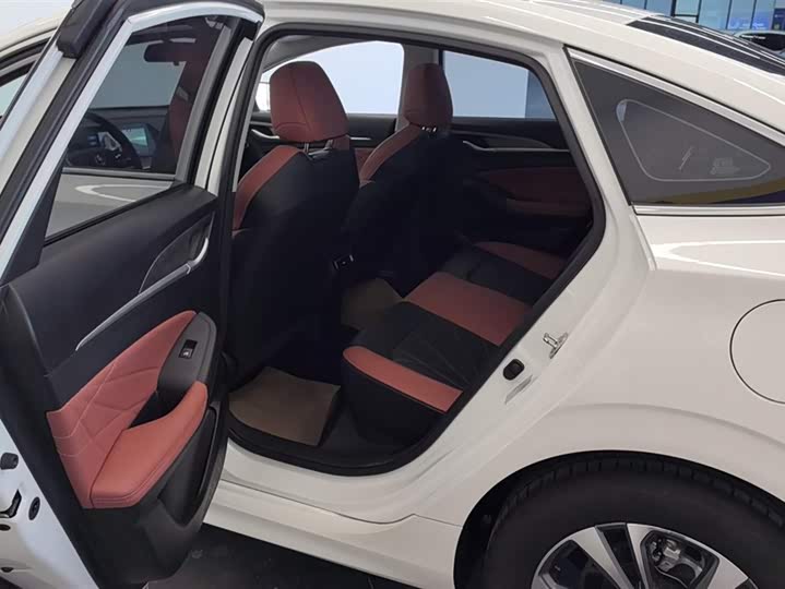 Фото 11 - Changan Eado Plus