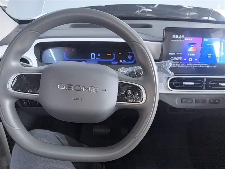 Фото 10 - Geely Galaxy Panda Mini