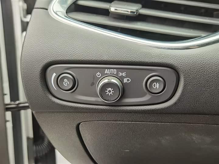 Фото 21 - Chevrolet Malibu XL