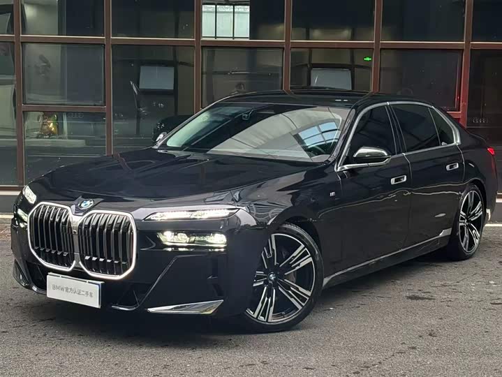 Фото 1 - BMW 7 Series