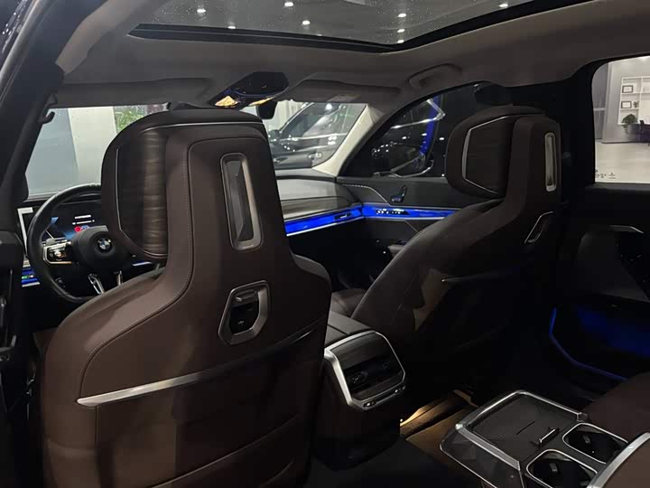 Фото 13 - BMW 7 Series