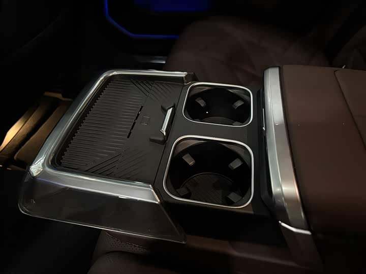 Фото 14 - BMW 7 Series