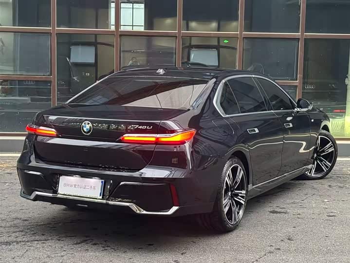 Фото 2 - BMW 7 Series