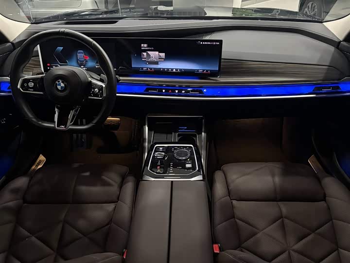 Фото 20 - BMW 7 Series