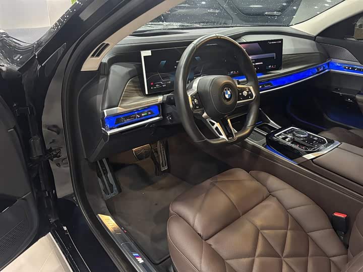 Фото 5 - BMW 7 Series
