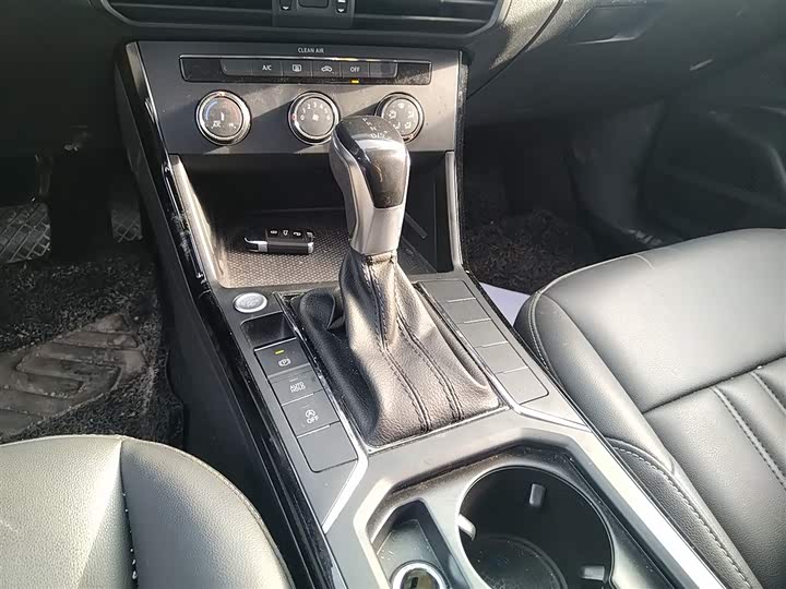 Фото 14 - Volkswagen Passat