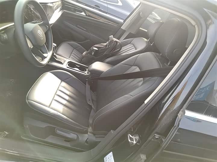 Фото 15 - Volkswagen Passat