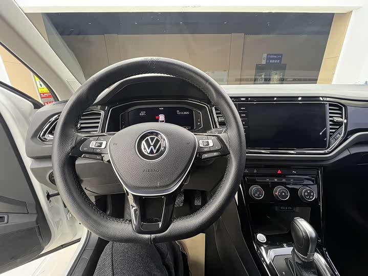 Фото 11 - Volkswagen T-Roc