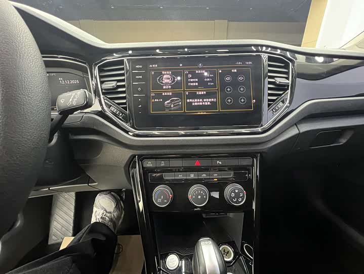 Фото 15 - Volkswagen T-Roc