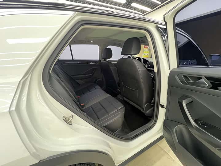 Фото 21 - Volkswagen T-Roc