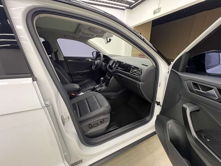 Фото 22 - Volkswagen T-Roc