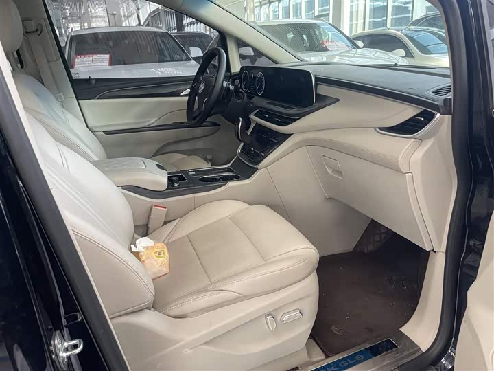 Фото 6 - Buick GL8 ES