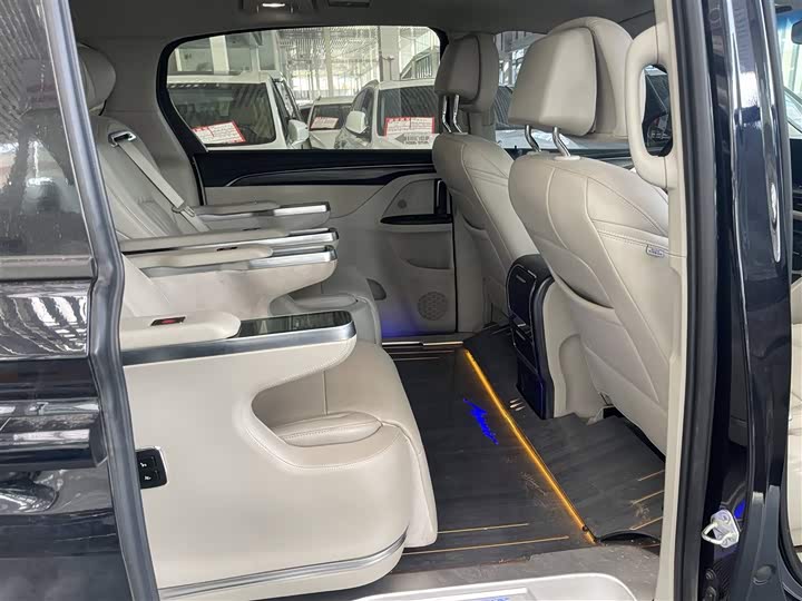 Фото 7 - Buick GL8 ES