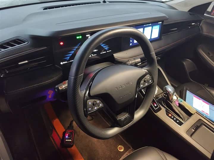 Фото 11 - Roewe i5