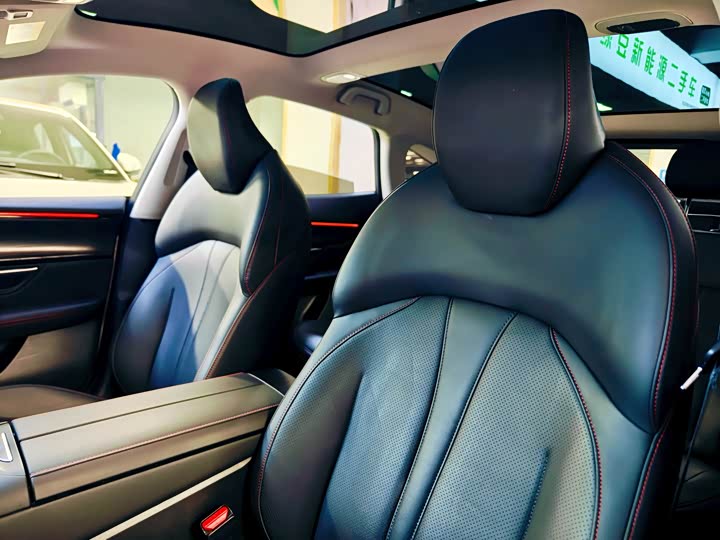 Фото 8 - XPeng P7