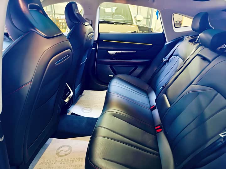 Фото 9 - XPeng P7