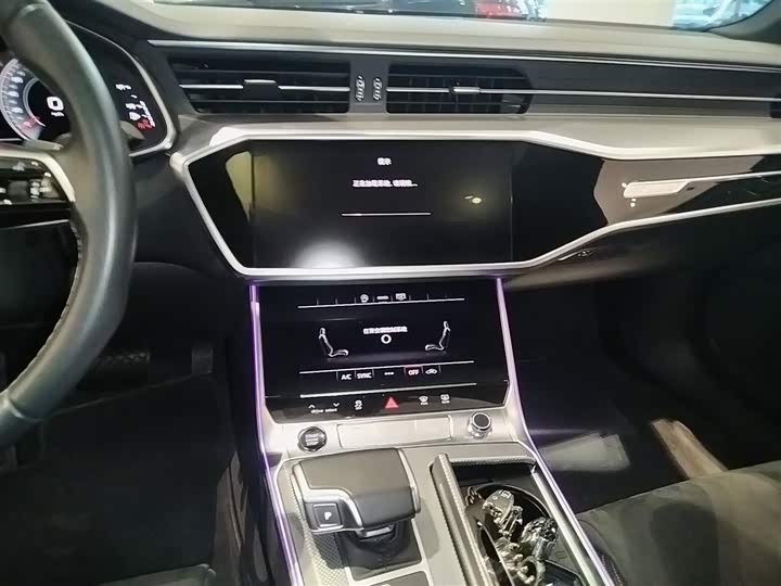 Фото 13 - Audi A6L