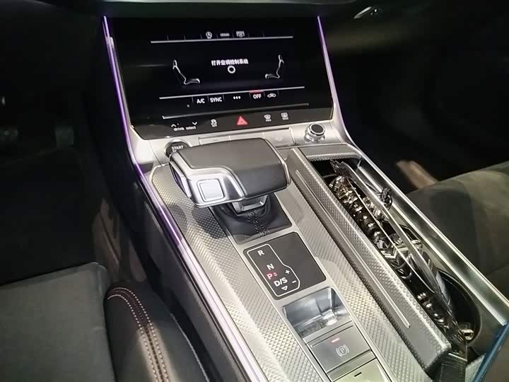 Фото 14 - Audi A6L