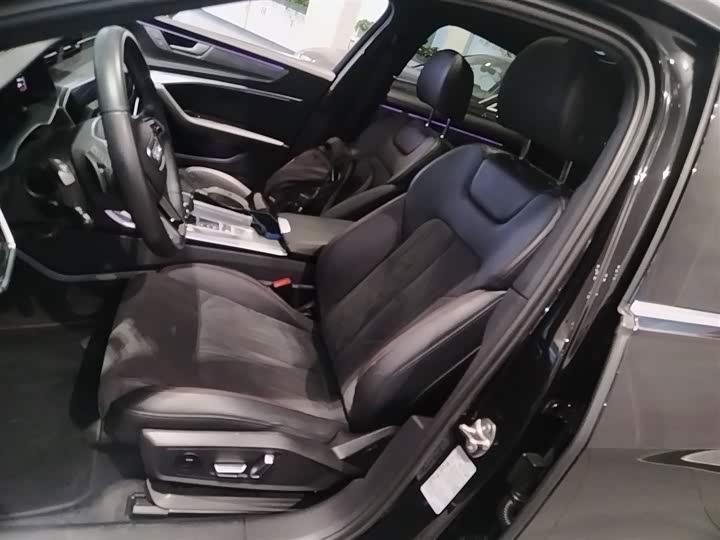 Фото 15 - Audi A6L