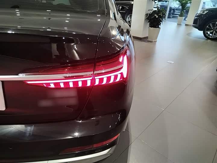 Фото 8 - Audi A6L