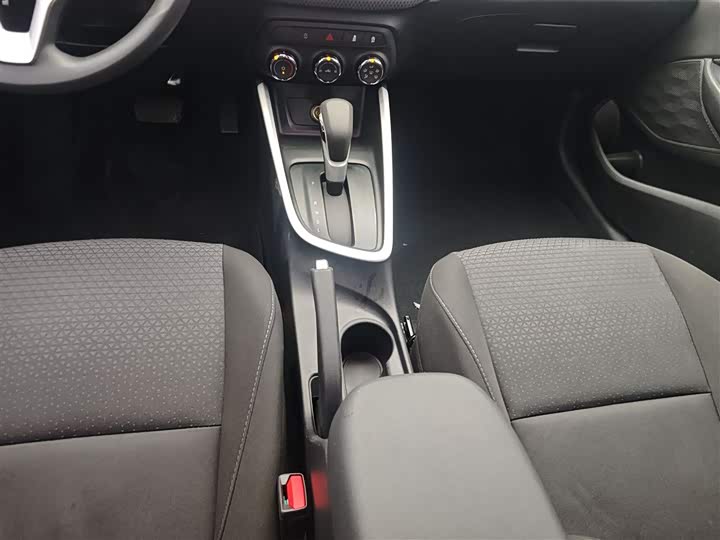 Фото 14 - Chevrolet Onix (Cavalier)