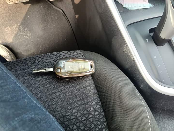 Фото 9 - Chevrolet Onix (Cavalier)