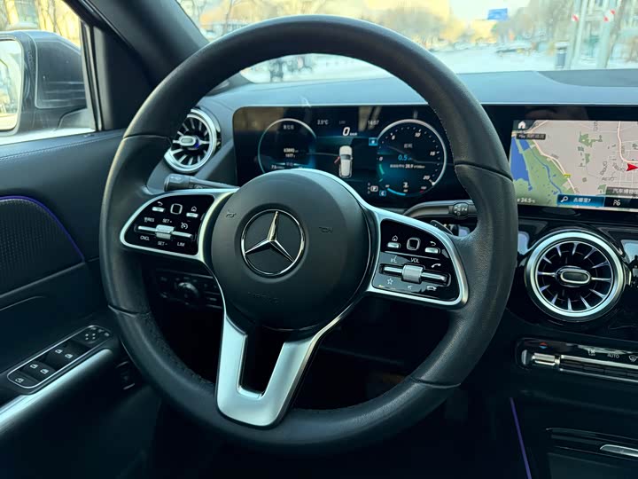 Фото 11 - Mercedes-Benz GLA-Class