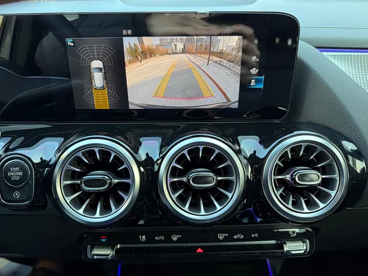 Фото 5 - Mercedes-Benz GLA-Class