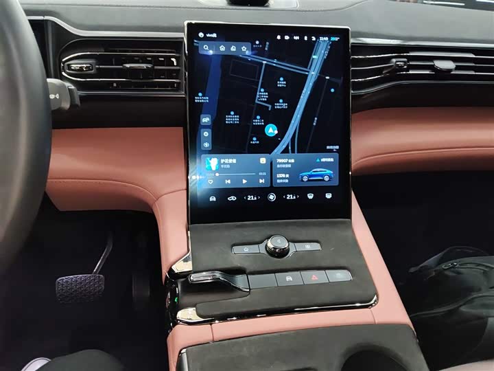 Фото 13 - Nio EC6