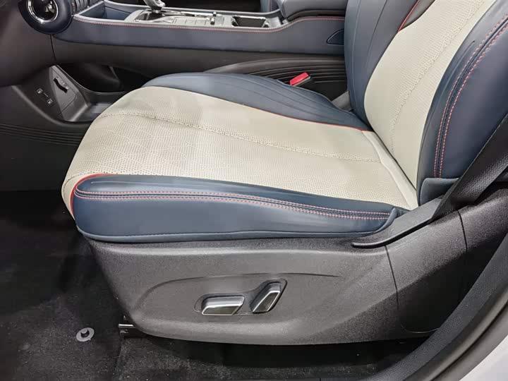 Фото 20 - BYD Yuan Plus