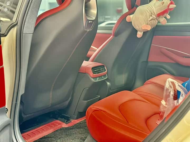 Фото 10 - Xiaomi SU7