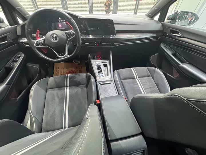 Фото 10 - Volkswagen Golf