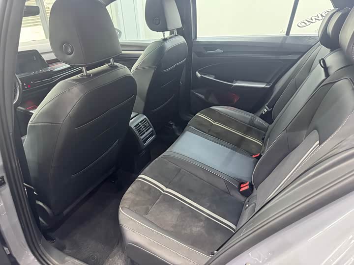 Фото 13 - Volkswagen Golf