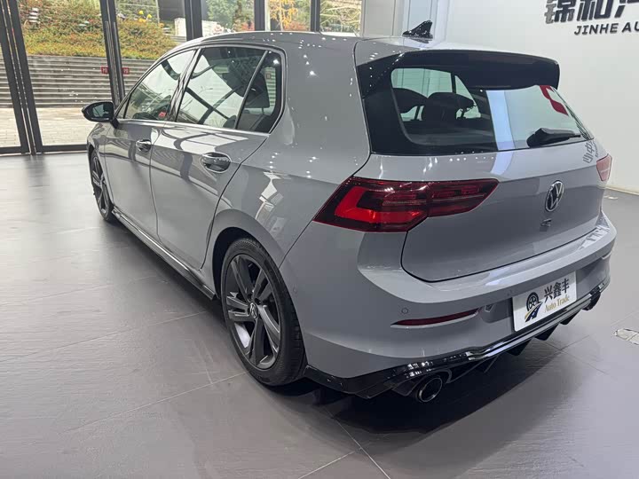 Фото 14 - Volkswagen Golf