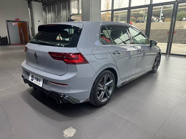 Фото 16 - Volkswagen Golf