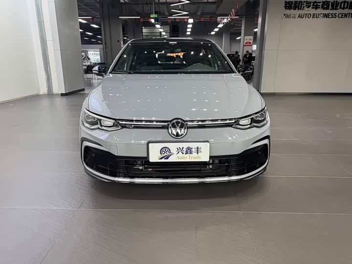 Фото 2 - Volkswagen Golf