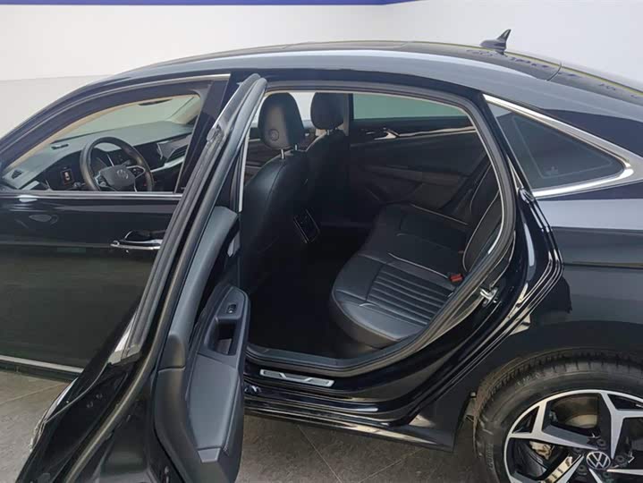 Фото 11 - Volkswagen Passat