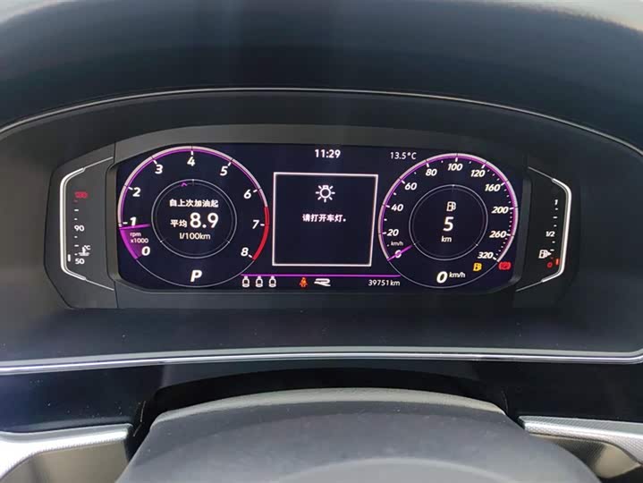 Фото 14 - Volkswagen Passat