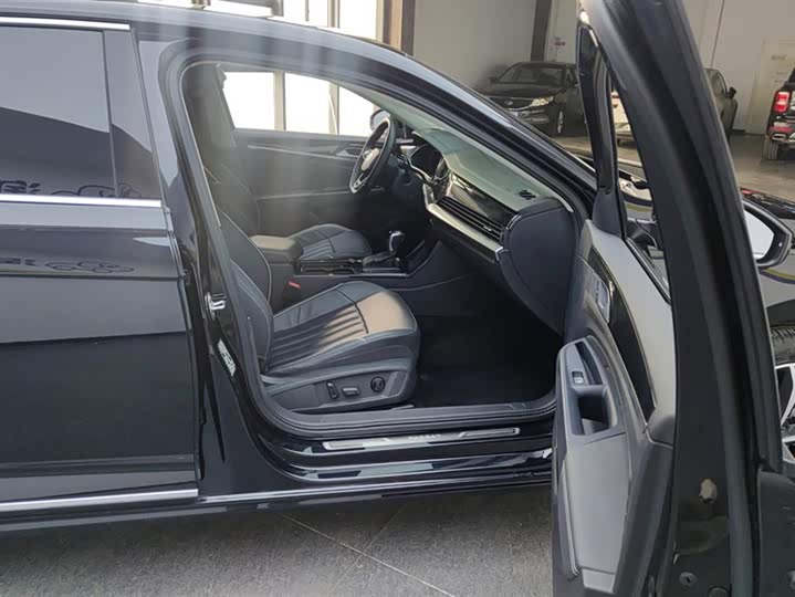 Фото 8 - Volkswagen Passat