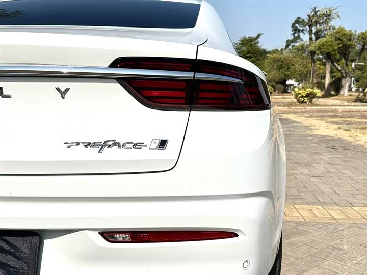 Фото 10 - Geely Preface